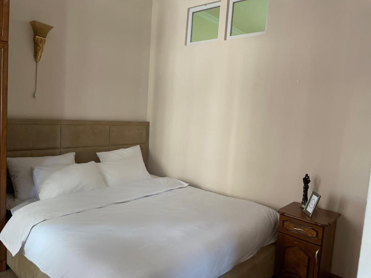 Superior Apt. With Balcony On Aram Street Apartment Yerevan Exterior photo